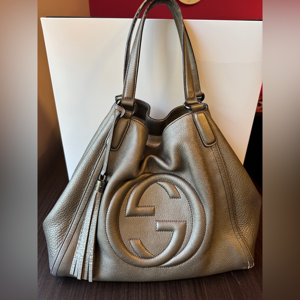 Sold!【Gucci】Soho Tote in Metallic Silver